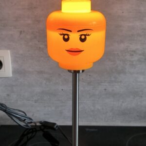 Lego lamp 38 cm hoog en met 10 cm XS hoofd
