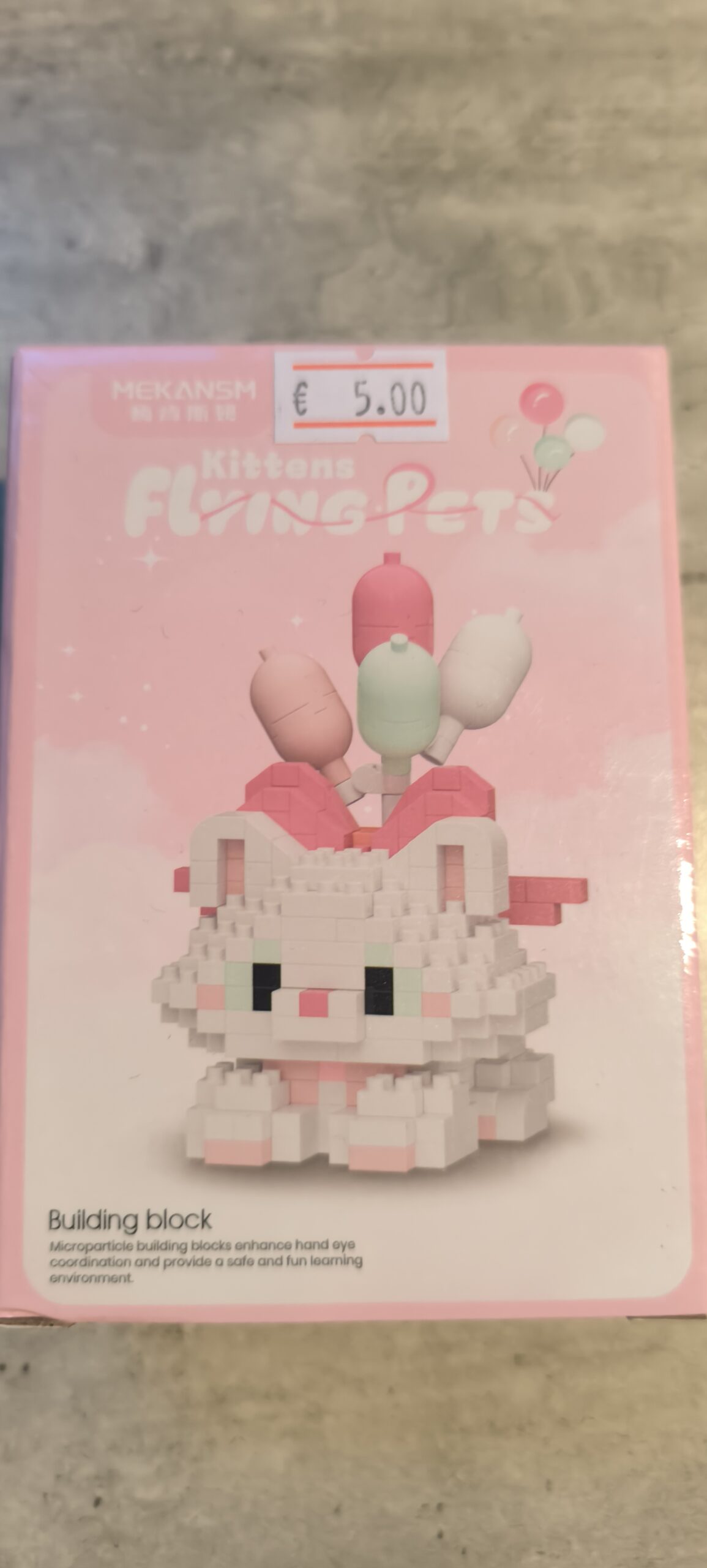 Mekansm Flying Pets kitten wit